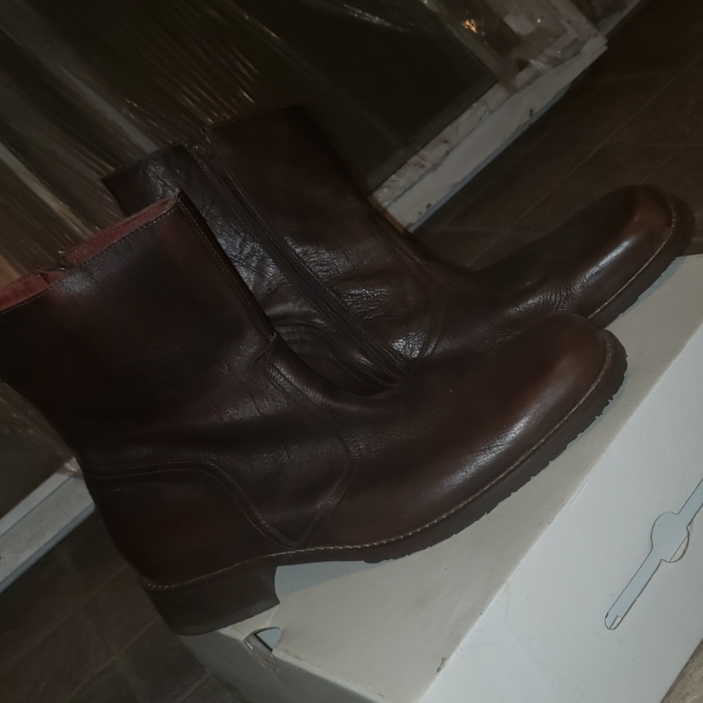 Leather men's shoes